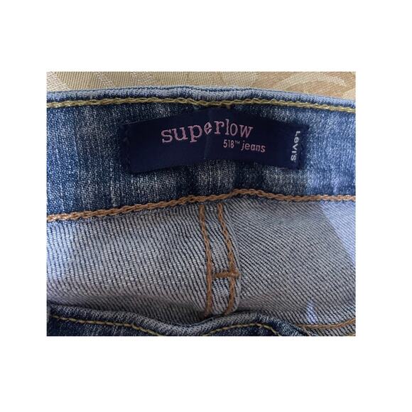 Levi's Superlow 518 Jeans Womens Size 9 Medium Stretch Distressed Small Stain - Picture 4 of 11